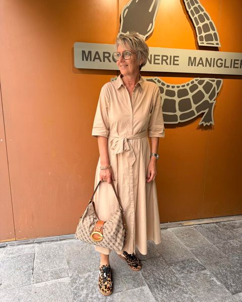 ✨ Le sac qui donne du caractère à la tenue ✨

Avec son imprimé monogrammé emblématique, ses détails camel et son joli fermoir doré signé @guess , ce sac porté épaule apporte une touche chic et tendance à chaque look.

Une pièce facile à porter au quotidien, qui se marie aussi bien avec une tenue décontractée qu’avec un look plus habillé. 🤎

👜 Sac porté épaule GUESS
📍 Disponible chez Cadocuir

#Cadocuir #Guess #GuessBags #Maroquinerie #SacGuess #SacPortéÉpaule #NouvelleCollection #ModeFemme #AccessoiresMode